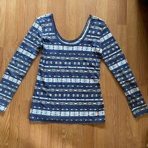 Long sleeve - scoop neck